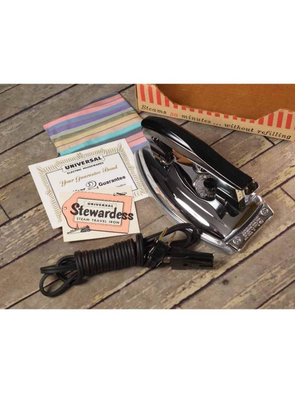 UNIVERSAL STEWARDESS Steam Travel Iron Kit #1675 Unused in Original Box